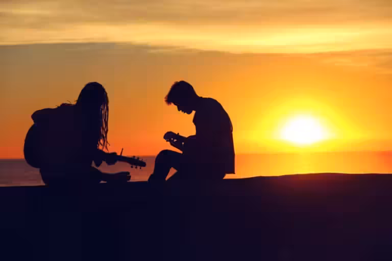 guitare sur la plage