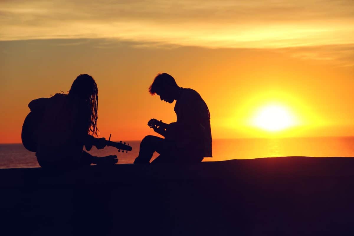 guitare sur la plage