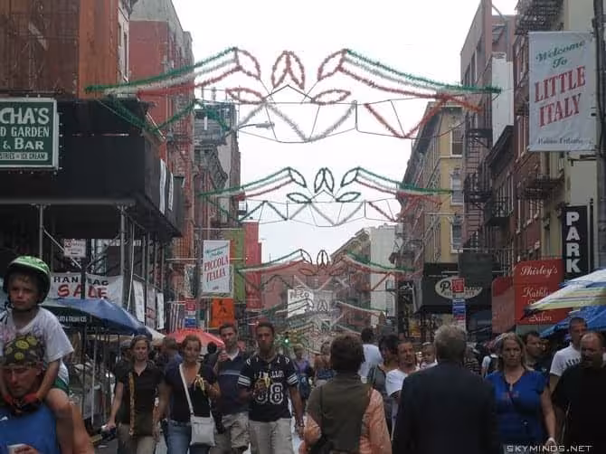 New York City : 5th Avenue, Rockefeller Center, St Patrick's Cathedral, Flatiron Building, Madison Square Park, Shake Shack's, Little Italy, Soho, Greenwich Village, Time Square photo 21