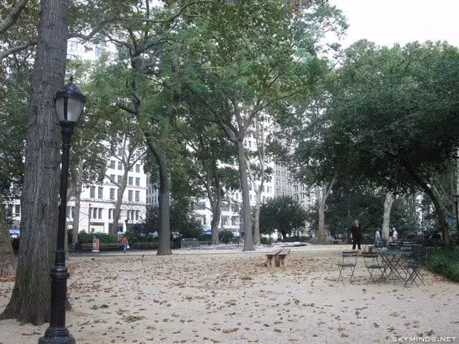 New York City : 5th Avenue, Rockefeller Center, St Patrick's Cathedral, Flatiron Building, Madison Square Park, Shake Shack's, Little Italy, Soho, Greenwich Village, Time Square photo 25
