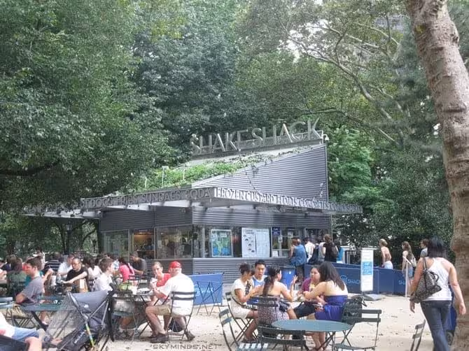 New York City : 5th Avenue, Rockefeller Center, St Patrick's Cathedral, Flatiron Building, Madison Square Park, Shake Shack's, Little Italy, Soho, Greenwich Village, Time Square photo 24