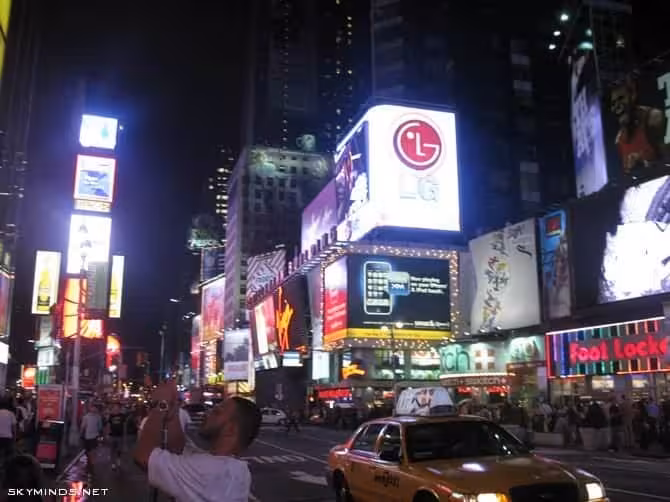 New York City : 5th Avenue, Rockefeller Center, St Patrick's Cathedral, Flatiron Building, Madison Square Park, Shake Shack's, Little Italy, Soho, Greenwich Village, Time Square photo