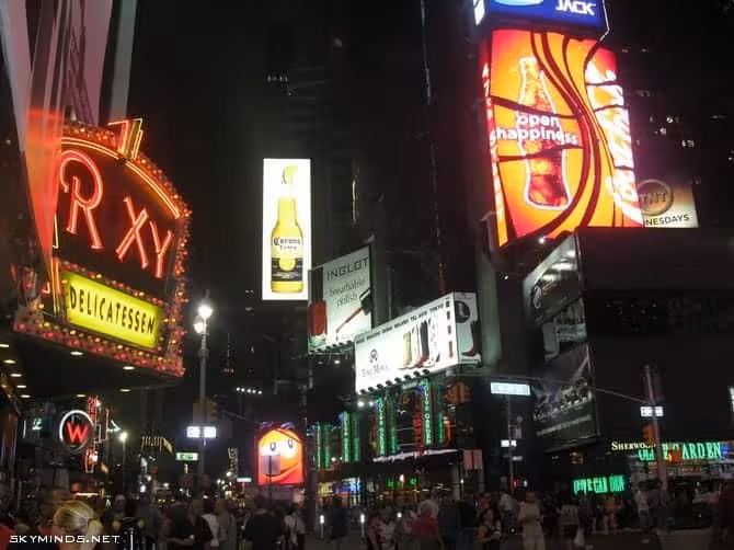New York City : 5th Avenue, Rockefeller Center, St Patrick's Cathedral, Flatiron Building, Madison Square Park, Shake Shack's, Little Italy, Soho, Greenwich Village, Time Square photo 5