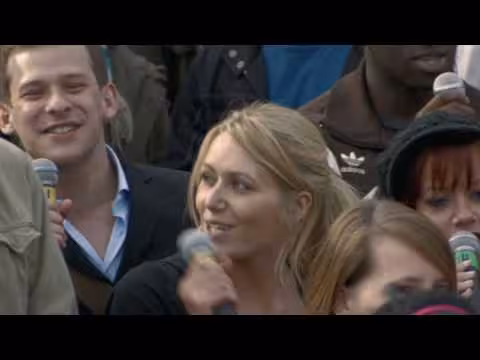 Flashmob : T-Mobile fait chanter Hey Jude à Trafalfgar Square  photo