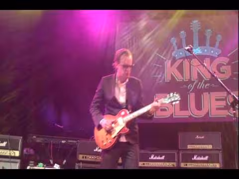 Joe Bonamassa and Glenn Hughes - Mistreated  photo