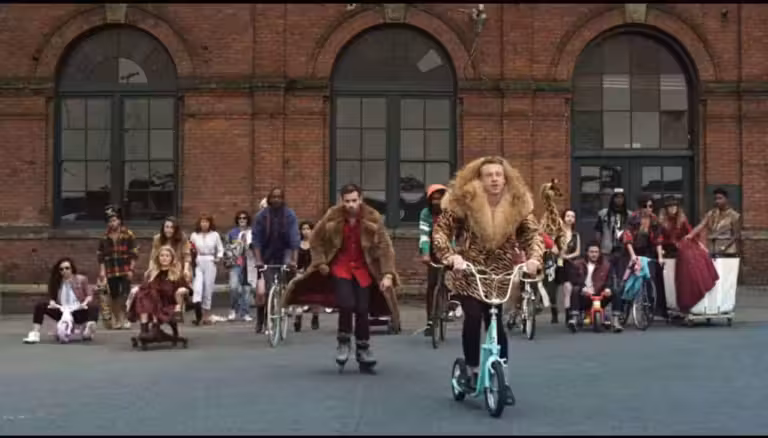 Macklemore and Ryan Lewis - Thrift Shop (feat. Wanz) photo