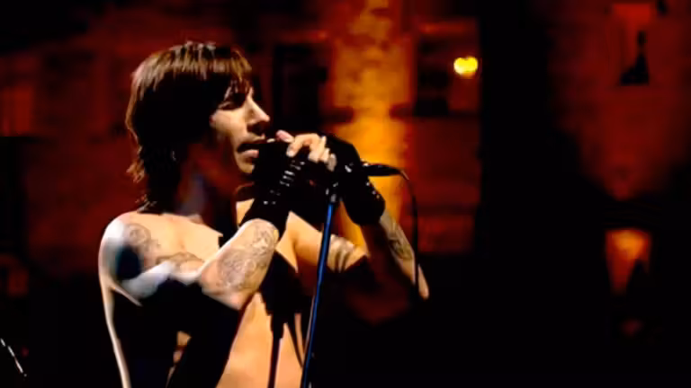 Red Hot Chili Peppers - Under the Bridge (Live at Slane Castle) photo