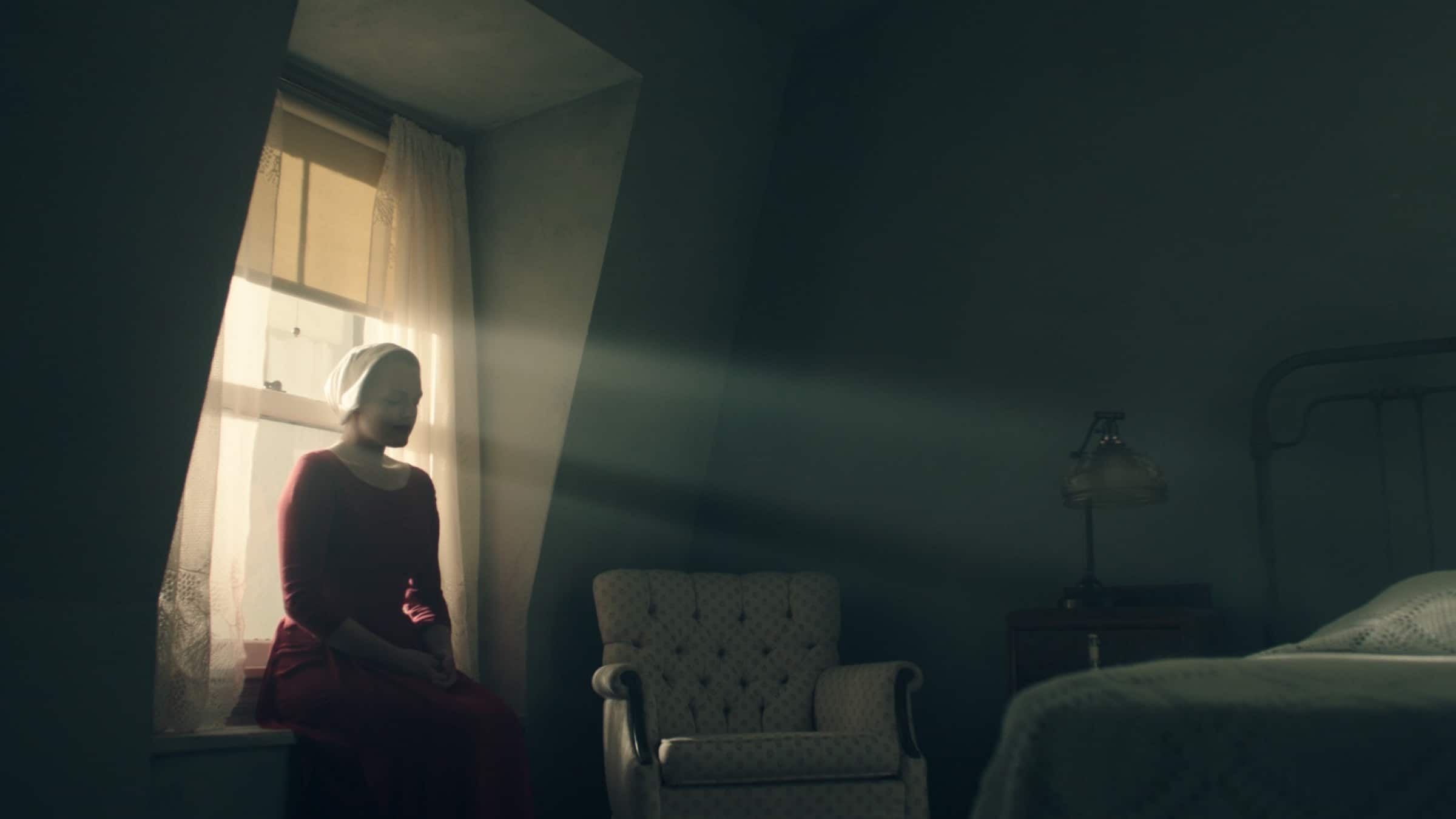 The Handmaid's Tale : Chapter 2 analysis photo, Offred in her room