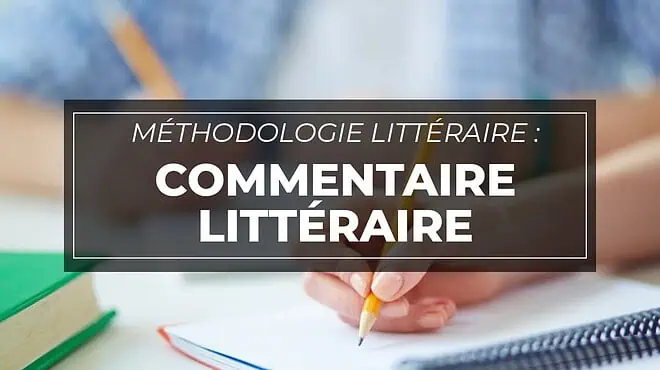 Les mains d'une personne sont représentées tenant un crayon et écrivant sur un bloc notes. La superposition de texte indique « Méthodologie Littéraire : Commentaire Littéraire » en lettres blanches sur fond sombre, mettant en valeur la méthode bac. En arrière plan, un livre vert est partiellement visible sur la table. La scène est bien éclairée.