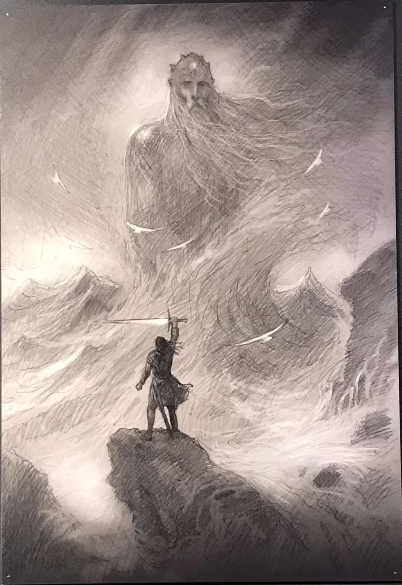 Un guerrier solitaire se tient sur un affleurement rocheux, l'épée levée en direction d'une silhouette fantomatique émergeant de nuages d'orage tourbillonnants au-dessus d'une mer agitée - une scène dramatique inspirée de l'imaginaire médiéval de Tolkien et de l'art épique de John Howe.