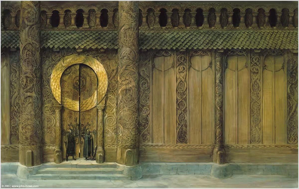 Quatre personnes vêtues de manteaux sombres se tiennent devant des portes massives en bois orné de sculptures complexes et de détails circulaires dorés. Les portes sont encastrées dans un grand mur de bois sculpté, ce qui donne une impression d'échelle et d'architecture ancienne et fantastique.