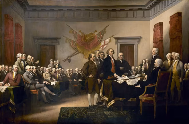 Un grand groupe d'hommes en costume du XVIIIe siècle se rassemble dans une grande salle. Cinq d'entre eux se tiennent au centre, présentant un document d'indépendance à un homme assis. Des drapeaux sont accrochés au mur du fond tandis que la lumière du soleil inonde la pièce par de hautes fenêtres ornées de rideaux rouges, immortalisant ainsi cet événement historique.