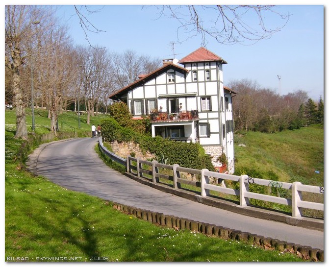 Maison basque sur les hauteurs de Bilbao