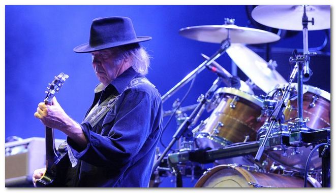Festival des Vieilles Charrues 2013 : Neil Young and Crazy Horse photo 2