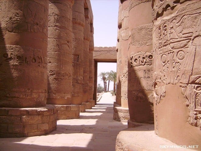 Louxor : temple de Karnac, musée du papyrus, bords du Nil, mine d'albâtre, Vallée des Rois et temple de Medinet Habu photo 20