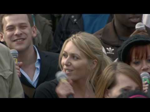 Flashmob : T-Mobile fait chanter Hey Jude à Trafalfgar Square  photo