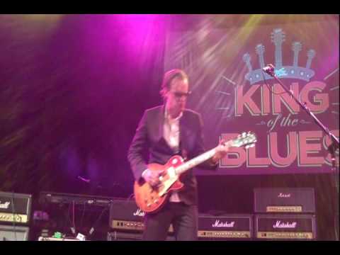 Joe Bonamassa and Glenn Hughes - Mistreated  photo