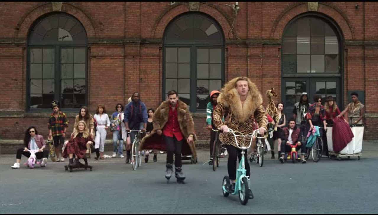 Macklemore and Ryan Lewis - Thrift Shop (feat. Wanz) photo