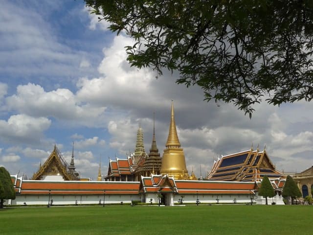 Bangkok : marché flottant de Damnoen Saduak, temple de Nakhon Pathom, Wat Phra Kaeo et le Grand Palais photo 1