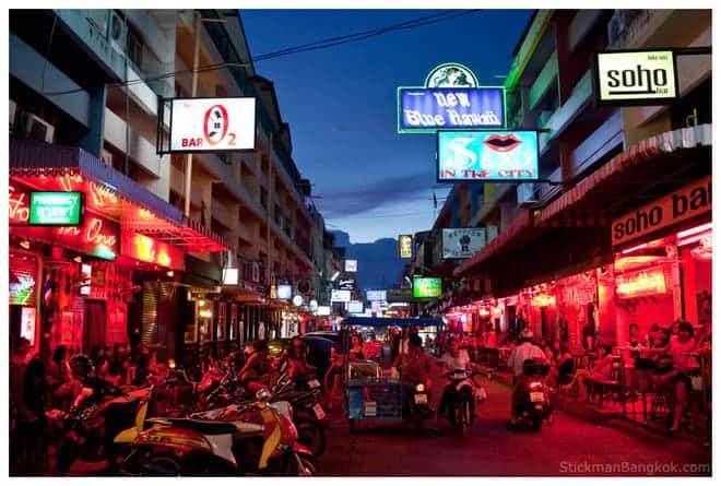 thailande-pattaya-street-by-night