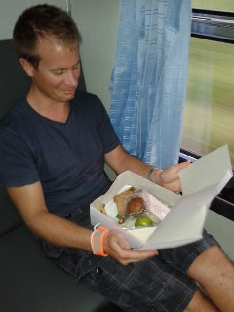 thailande-train-panier-repas