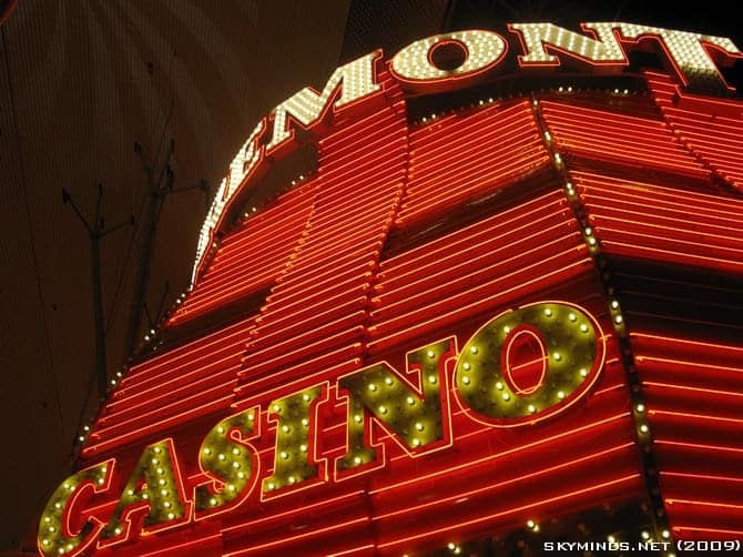 Las Vegas : the Fremont Street Experience - Summer of 69 photo 3