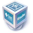 Illustration en 3D d'un cube avec différents logos de logiciels : une forme d'onde, le symbole des microsystèmes solaires et la marque VirtualBox, représentant un mélange d'audio, d'informatique et de virtualisation.